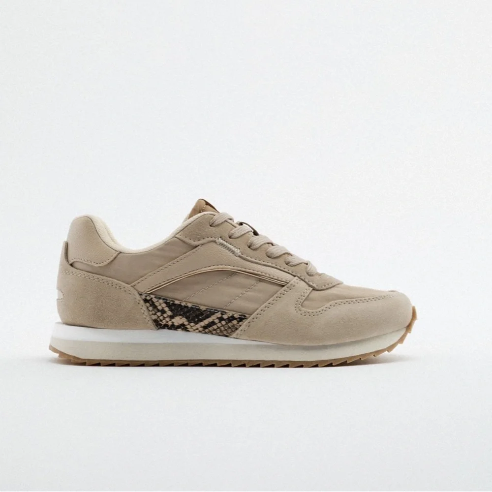 NWT soft trainers with leather detail - Picture 2 of 6